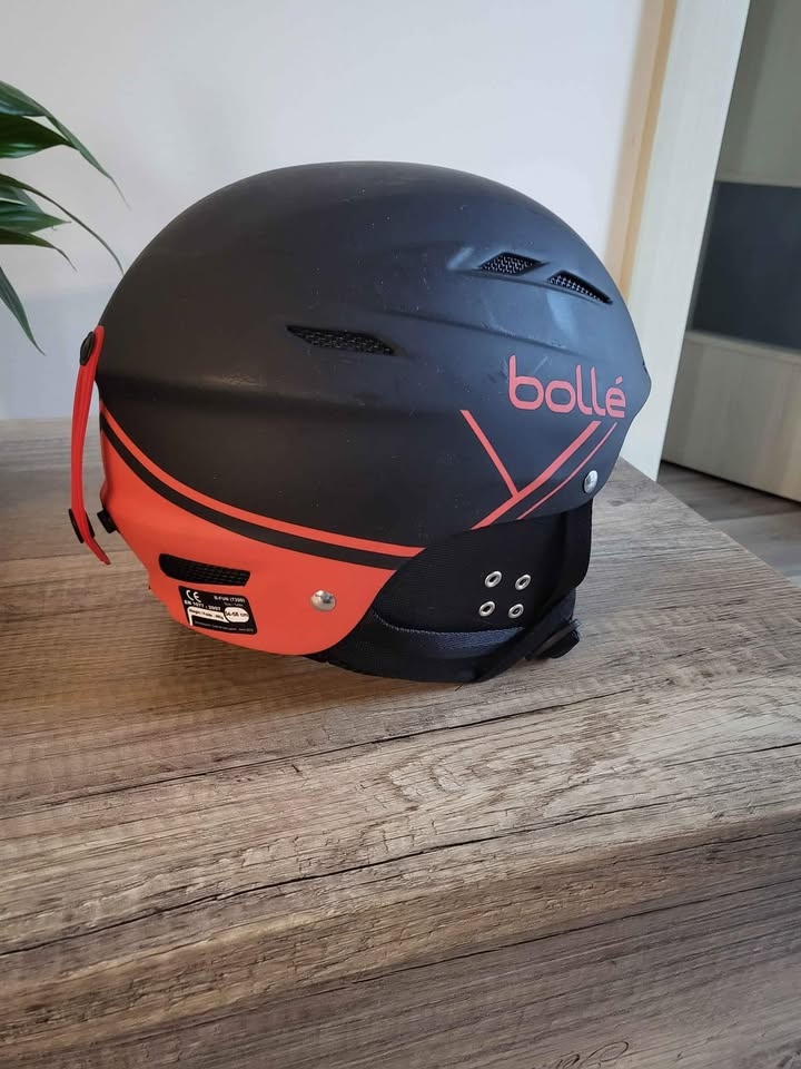 Lyžařská helma Bollé – top stav, velikost 54-48 cm - 2