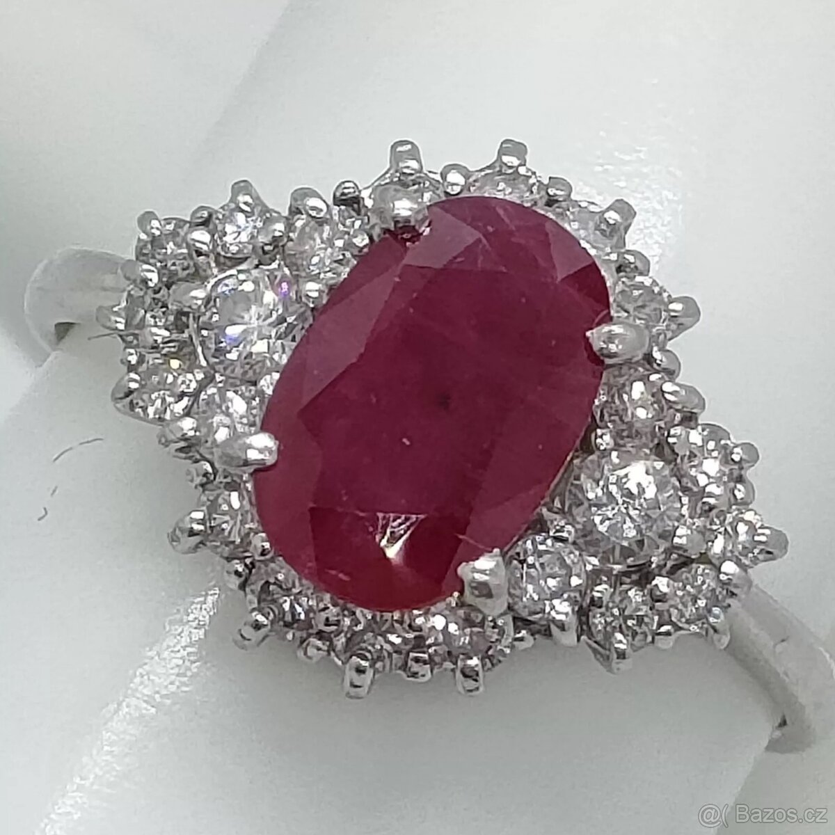 LUXUSNÍ PLATINOVÝ DIAMANTOVÝ PRSTEN S RUBÍNEM - 2