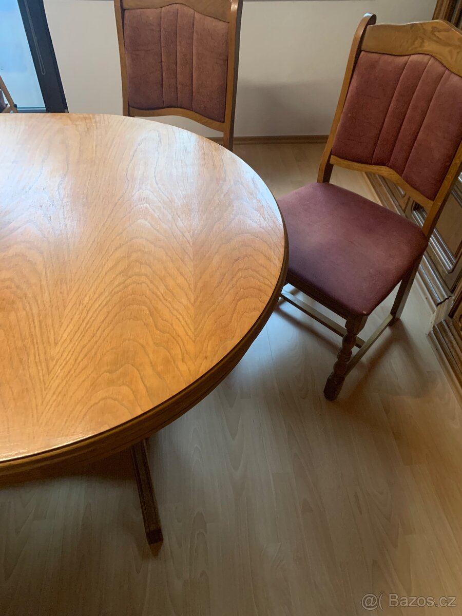 Jídelní stůl a 6 židlí - 2