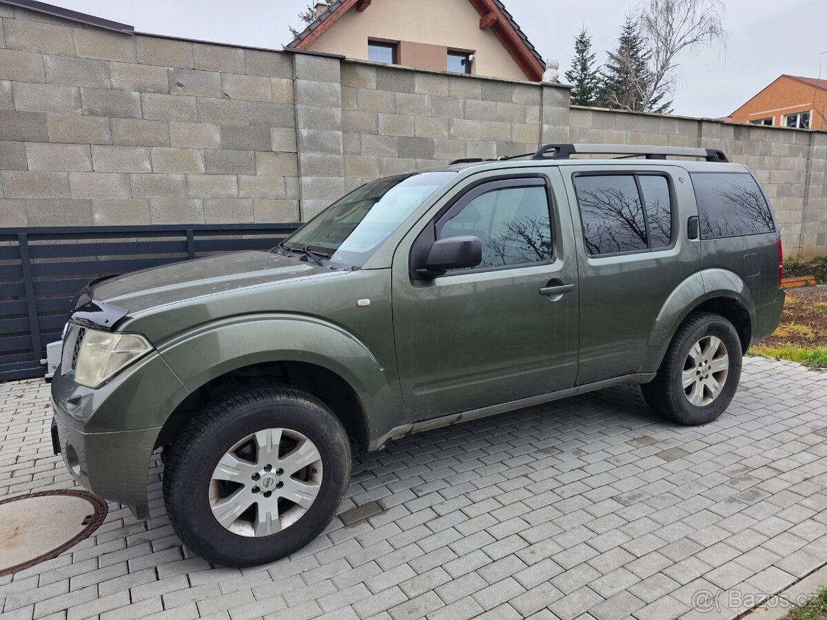 Nissan Pathfinder 2,5 DCi, 4X4,klima, 7 míst, tažné zařízení - 2