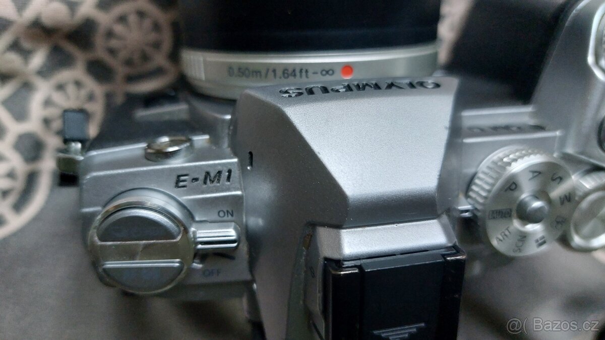 Olympus OM-D E-M1 s objektivem 14-150 a příslušenstvím - 2