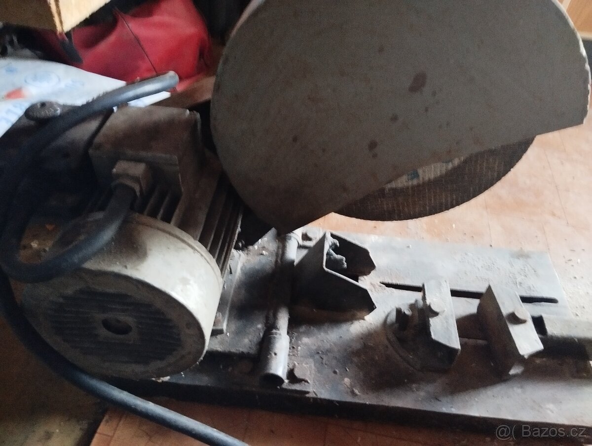 Prodám řezačku na kov. - 2