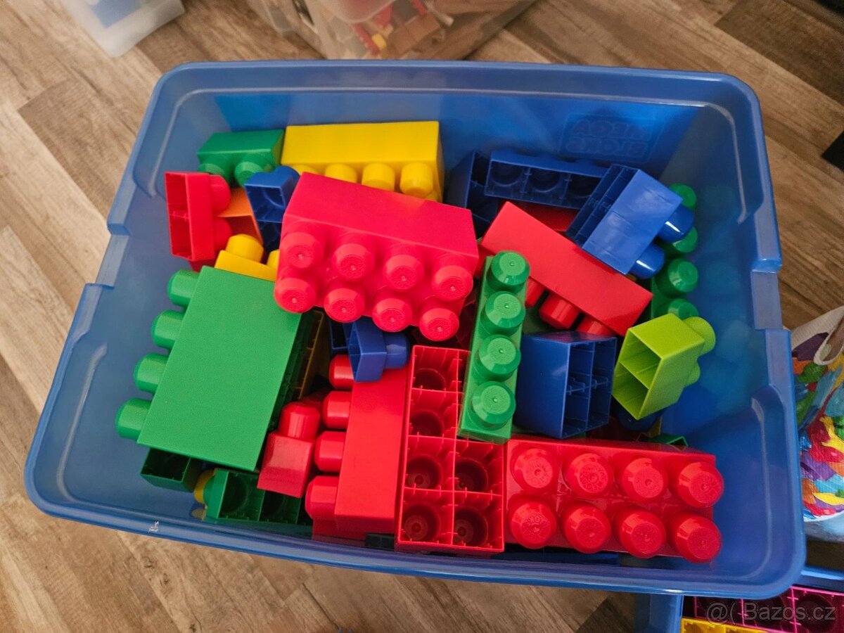 Kostky a díly MEGA BLOKS - 2
