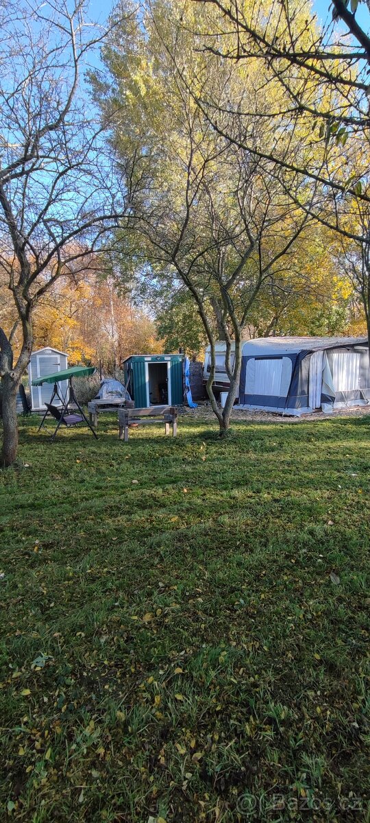 Pozemek s karavanem vhodný pro rybáře - 2