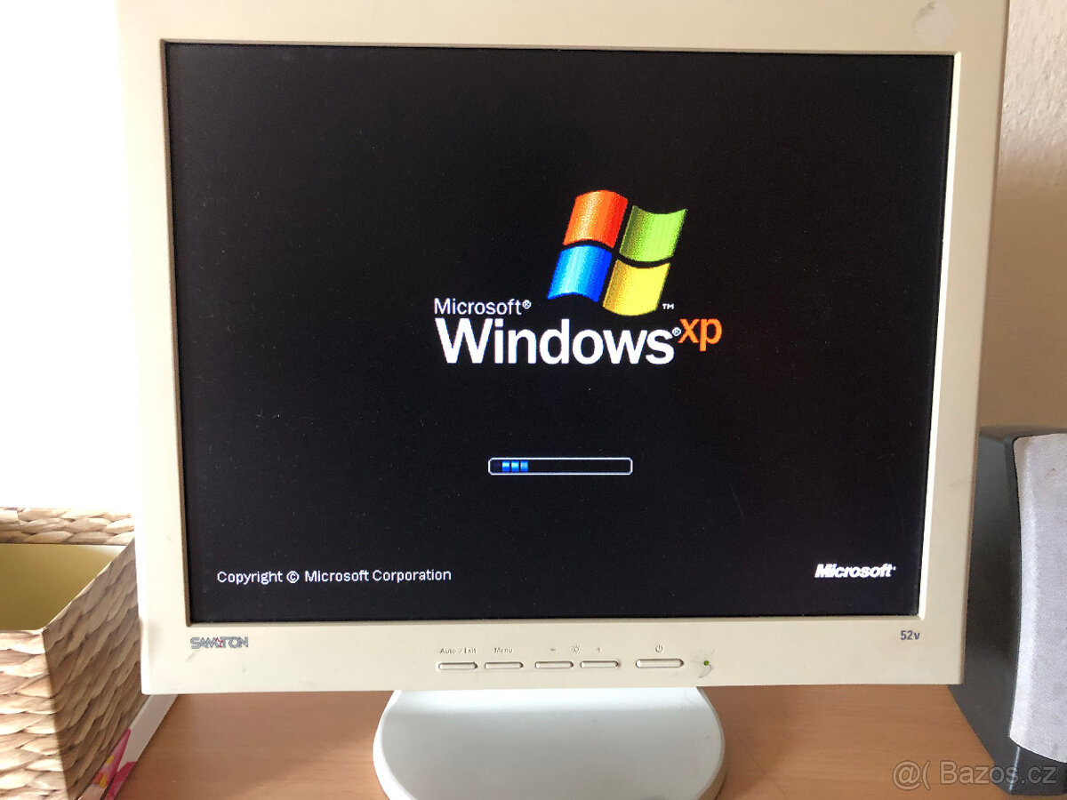 Prodám starší počítač se stolem a příslušentvím - 2