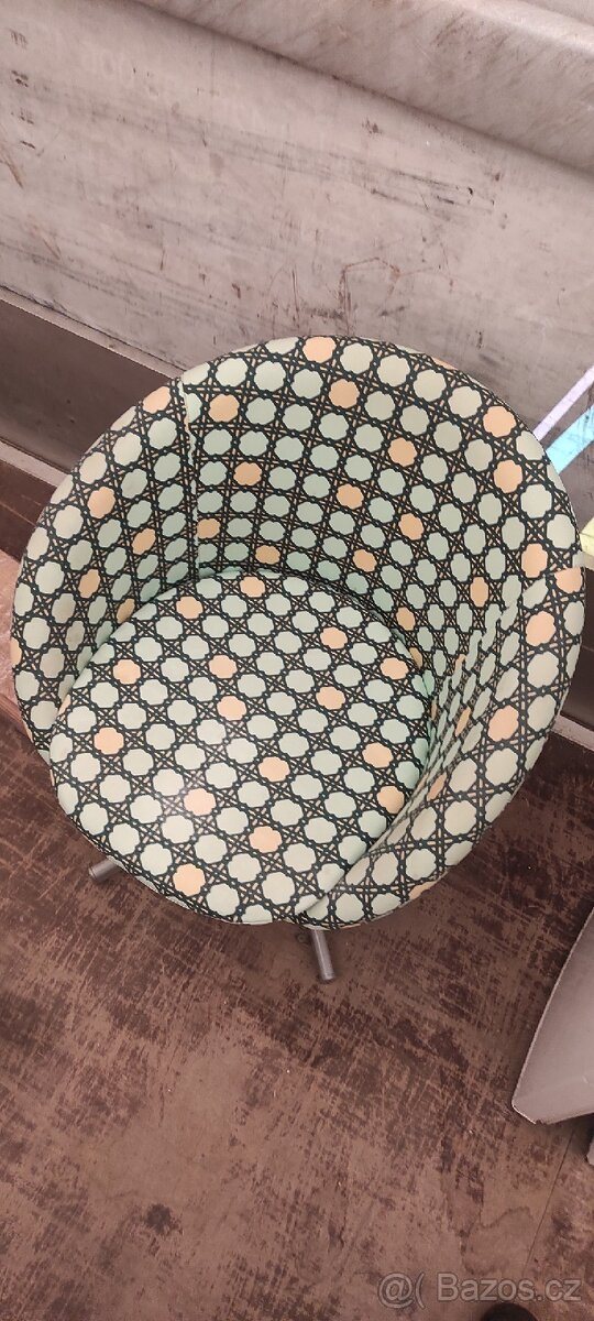 SKRUVSTA
Otočné křeslo IKEA - 2