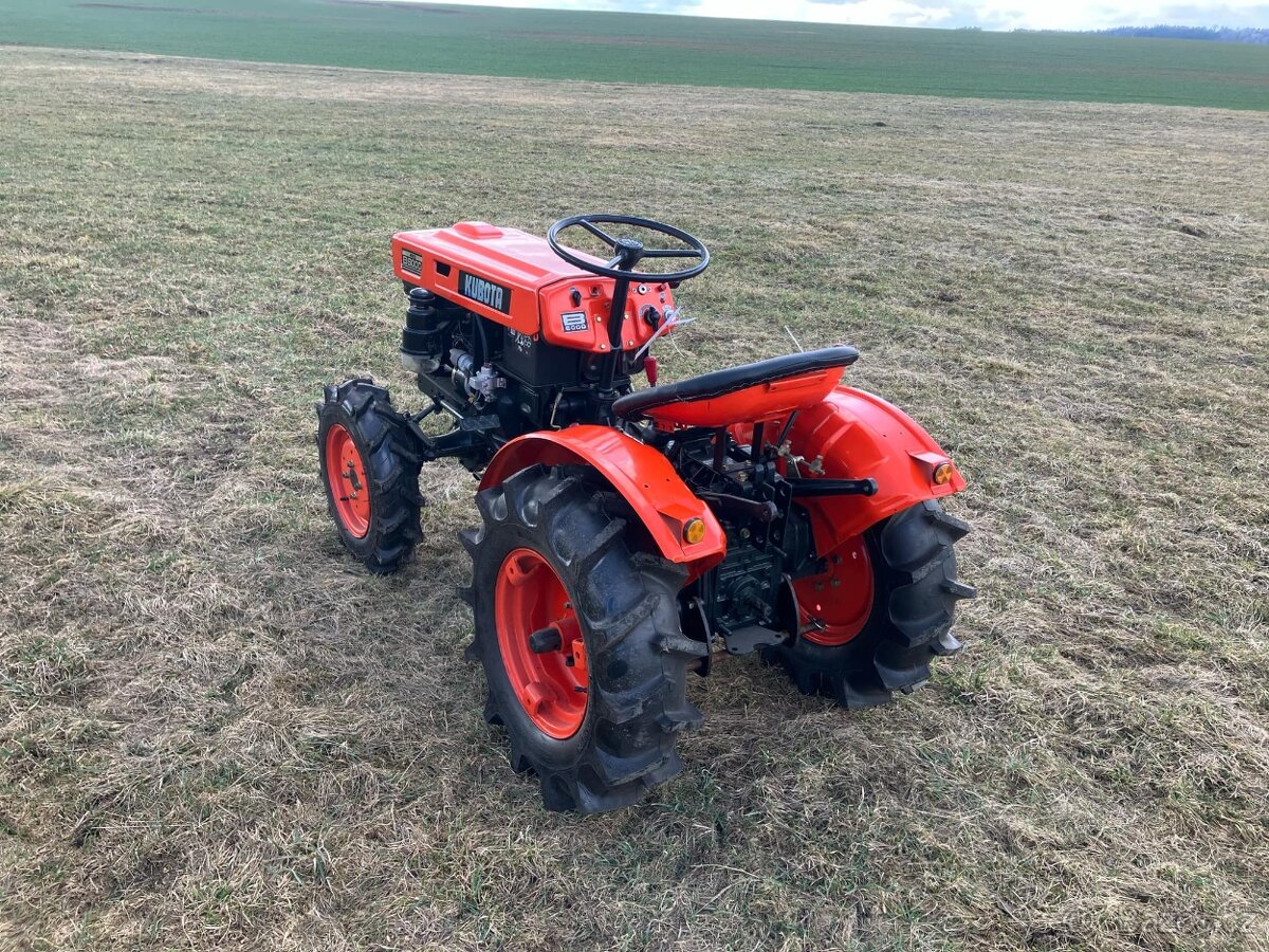 JAPONSKÝ MALOTRAKTOR KUBOTA B6000 4X4 REPASOVANÝ - 2