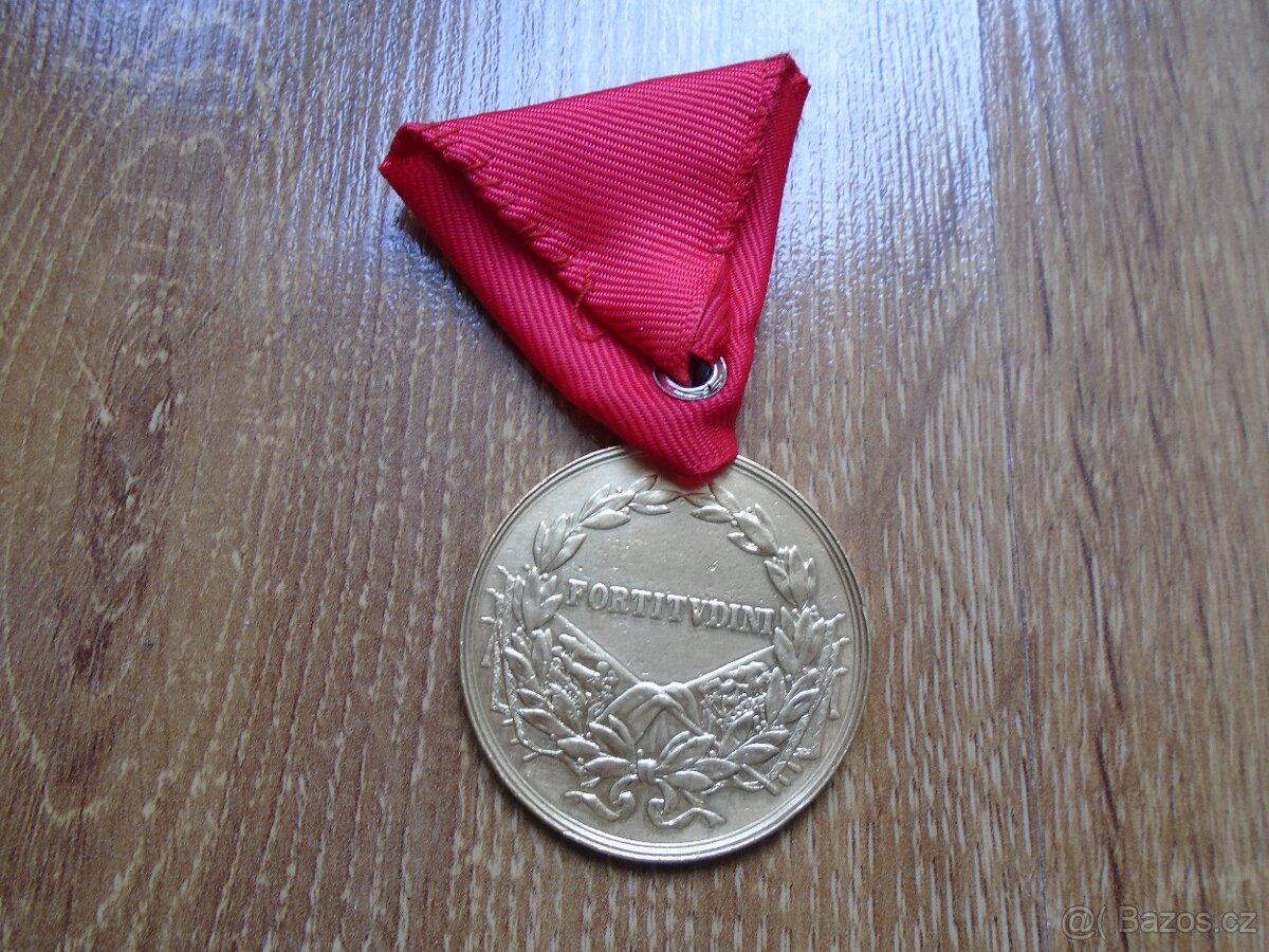 VELKÁ MEDAILE ZA STATEČNOST F.J.I. A CAREL OBĚ ZLATÉ - 2