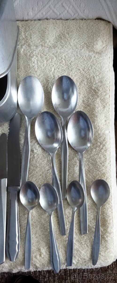 Staré hliníkové nádobí a příbory - 2