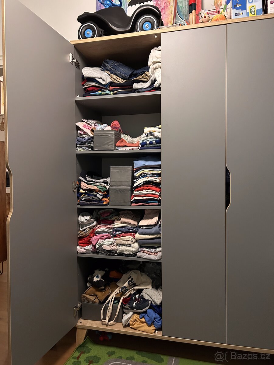 Skříň do dětského pokoje – šedá & světlé dřevo - 2