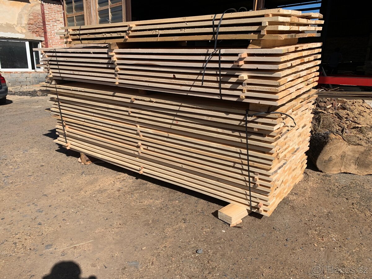 Tříděná stavební smrková prkna - 2