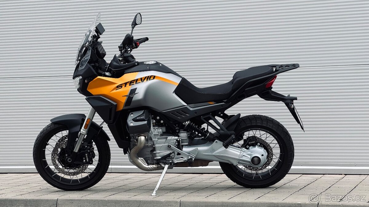 Moto Guzzi V100 Stelvio - 2