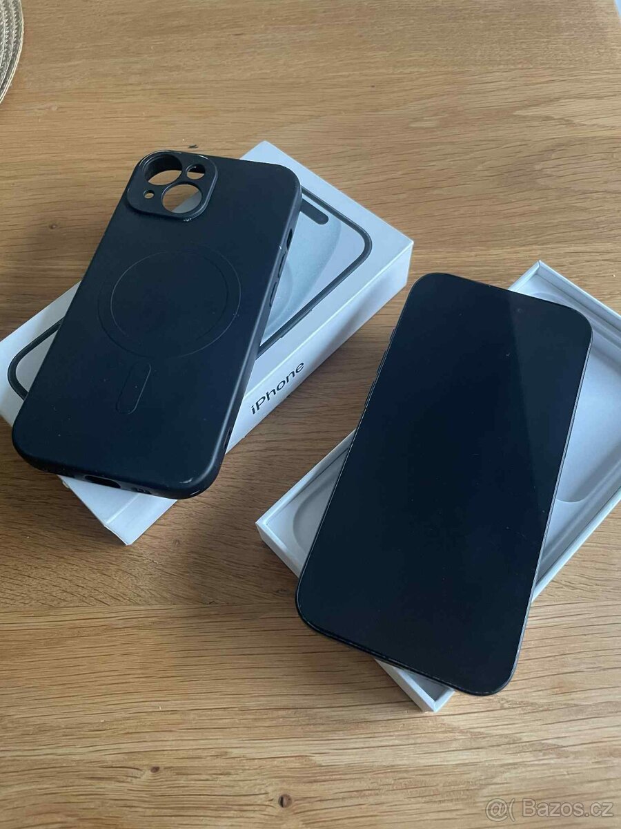 iPhone 15 128GB černá - 2