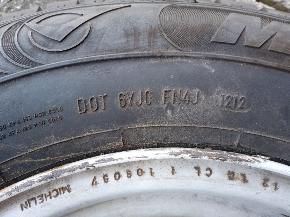 Prodám rezervní kolo 195R 14 C - 2