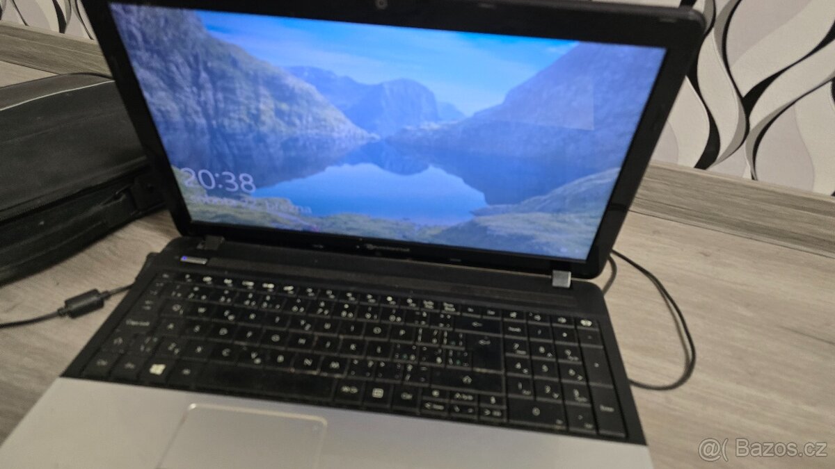 Prodám notebook Packard Bell - 2