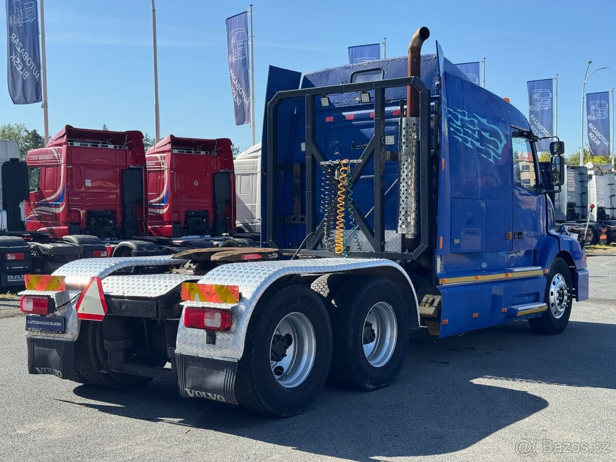 Volvo VNL 6x4 traktor - 2