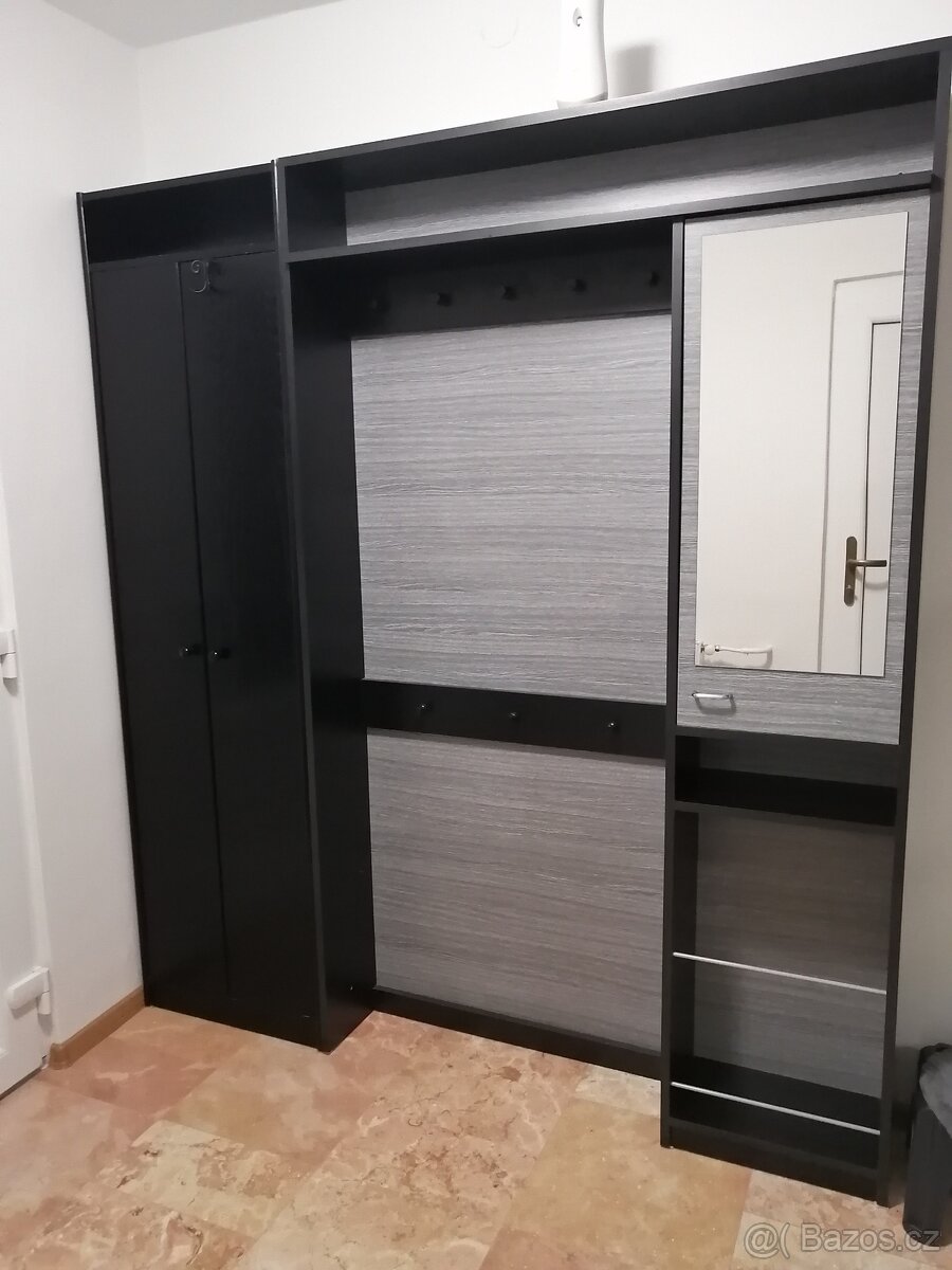 Předsíňová stěna - 2