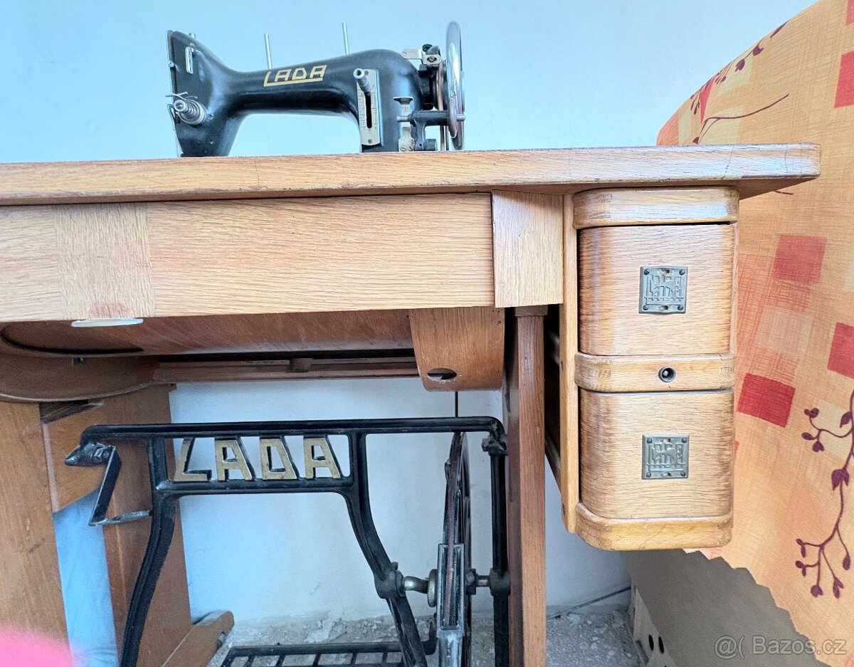 Šicí stroj LADA - 2