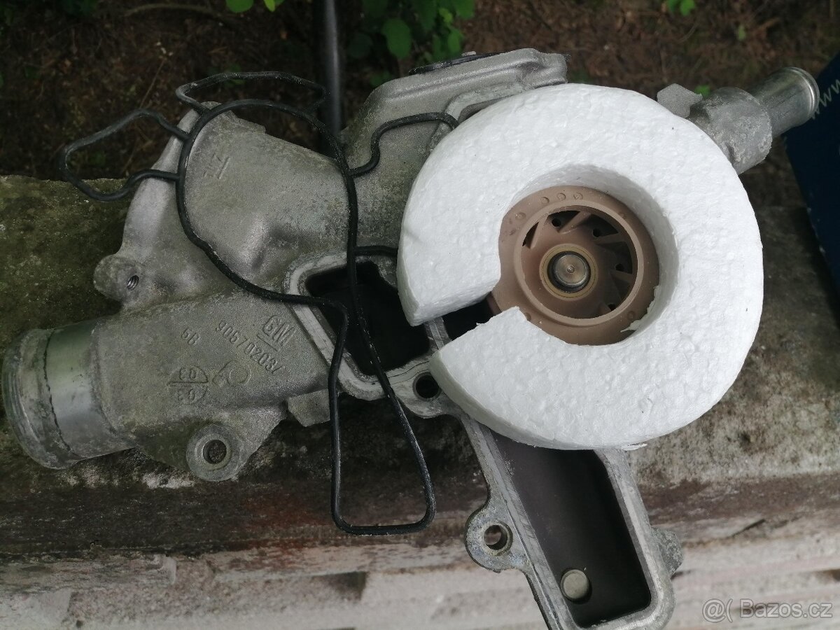 Vodní pumpa Opel - 2