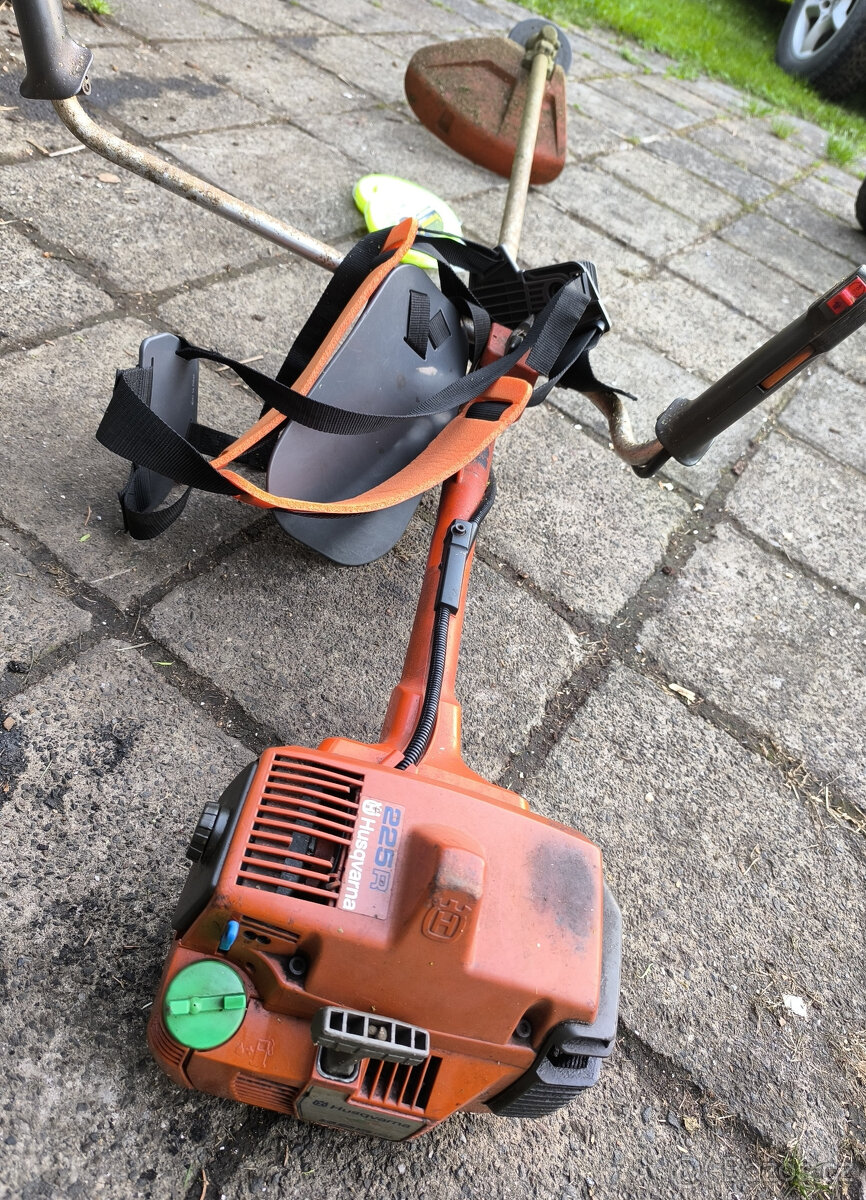Husqvarna 225R – křovinořez - 2