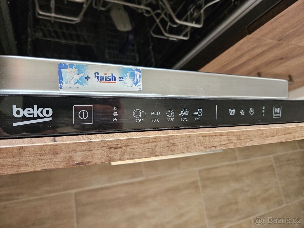 Vestavná myčka Beko 45 cm - 2