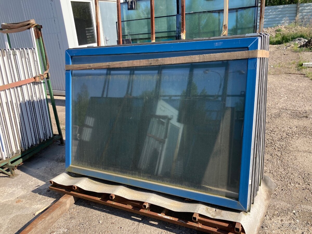 Okna, výlohy, okenní skla - 2