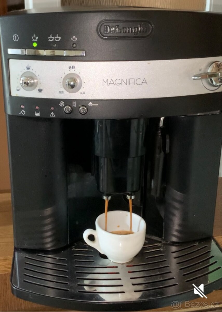 Kavovar Delonghi - 2