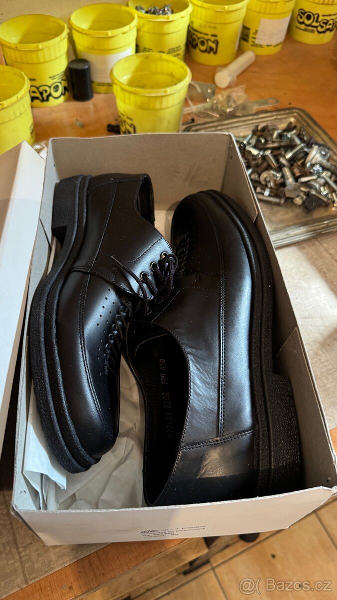 Polobotky č. 677400 - 2