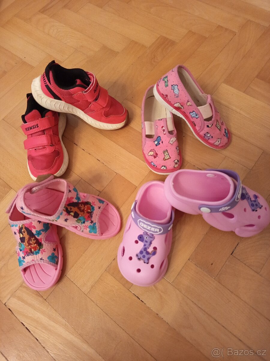 Boty dívčí velikost 26 - 2