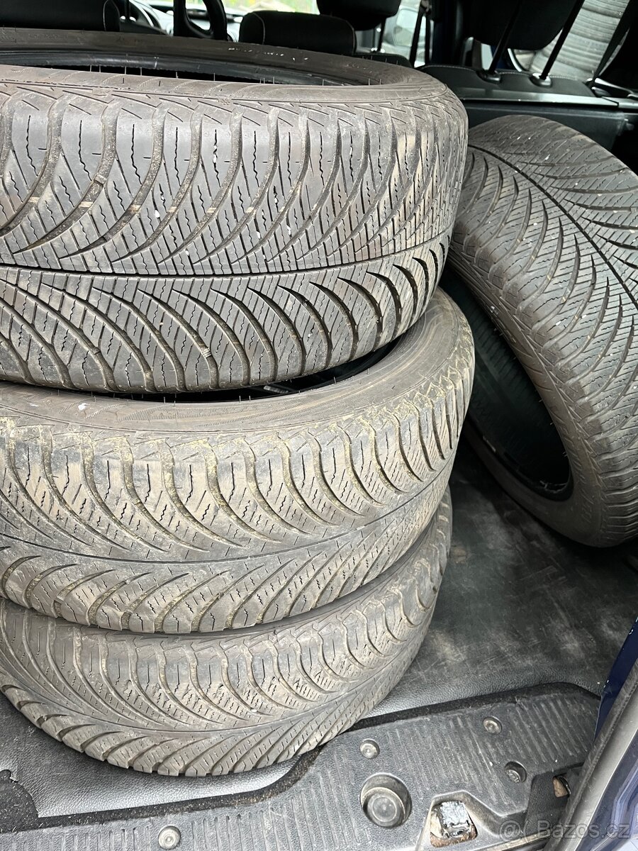 215/55R17 celoroční Goodyear - 2