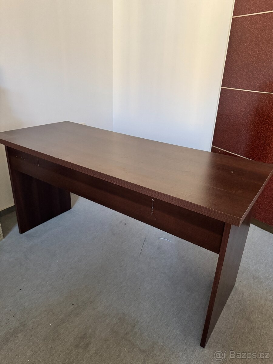 Stůl tmavě hnědý - 2