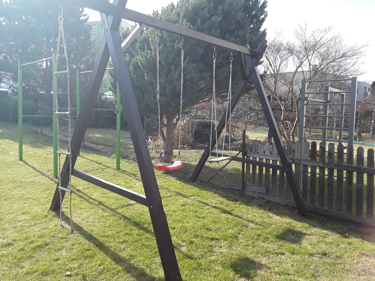 Dětská houpačka - 2 houpačky a žebřík - 2