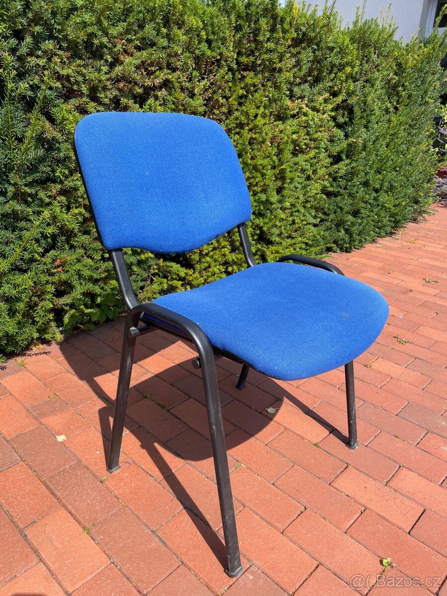 Židle s modrým čalouněním - 2