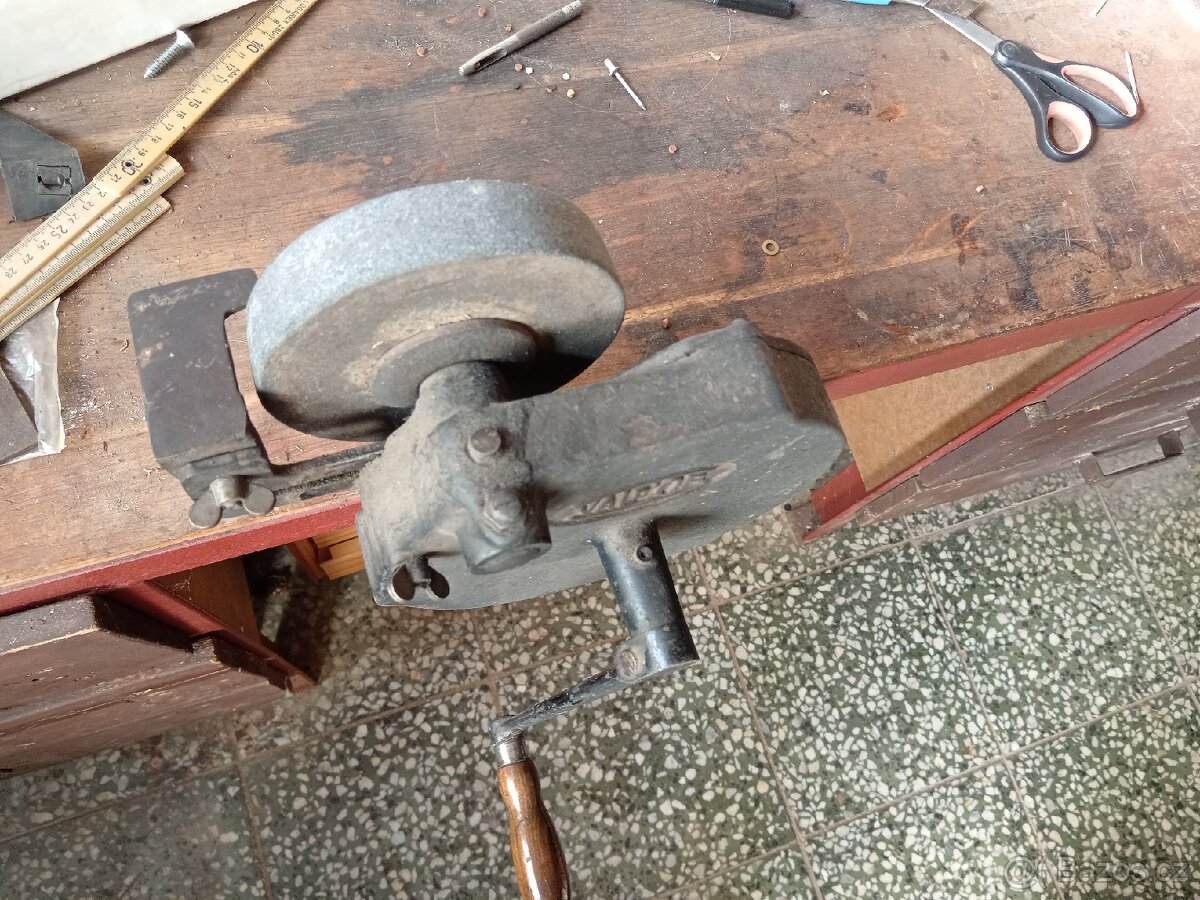 Historická ruční bruska Vald`or - 2