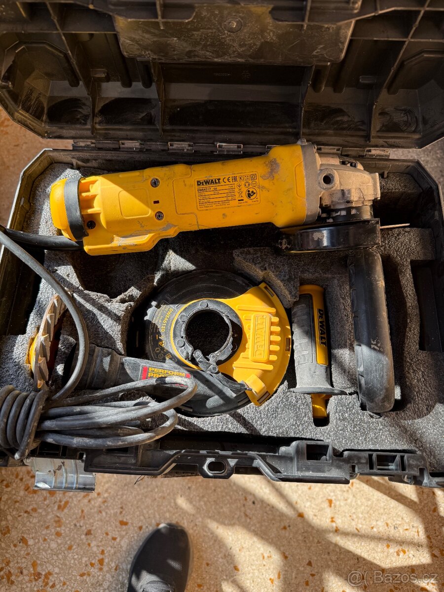 Prodám brusku DEWALT DWS 4217 - 2