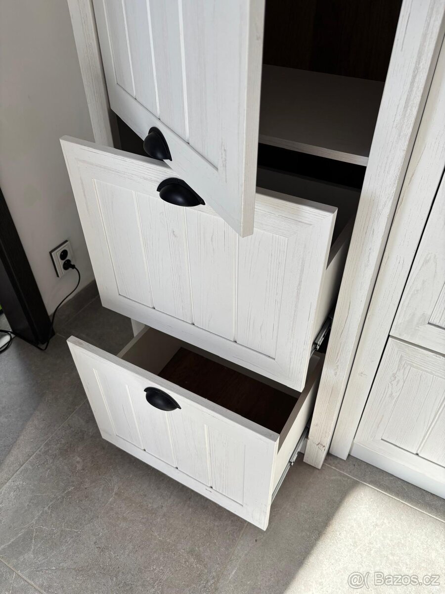 Francouzská šatní skříň - 2