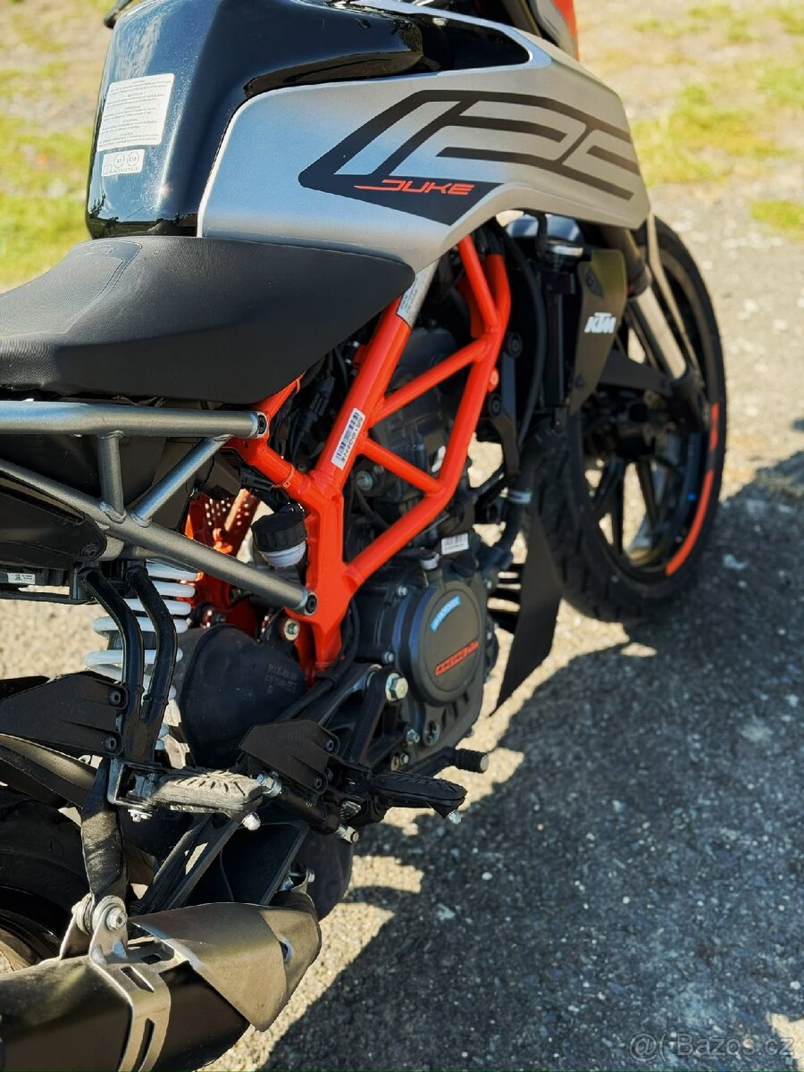 Ktm 125 Duke rv2022 - 8347 Km - 85000kč - 2