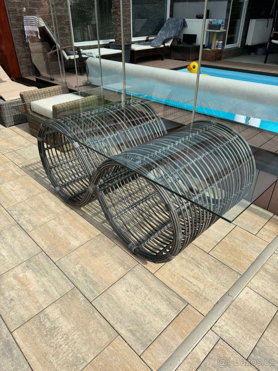 Kvalitní designový ratanový stůl - 2