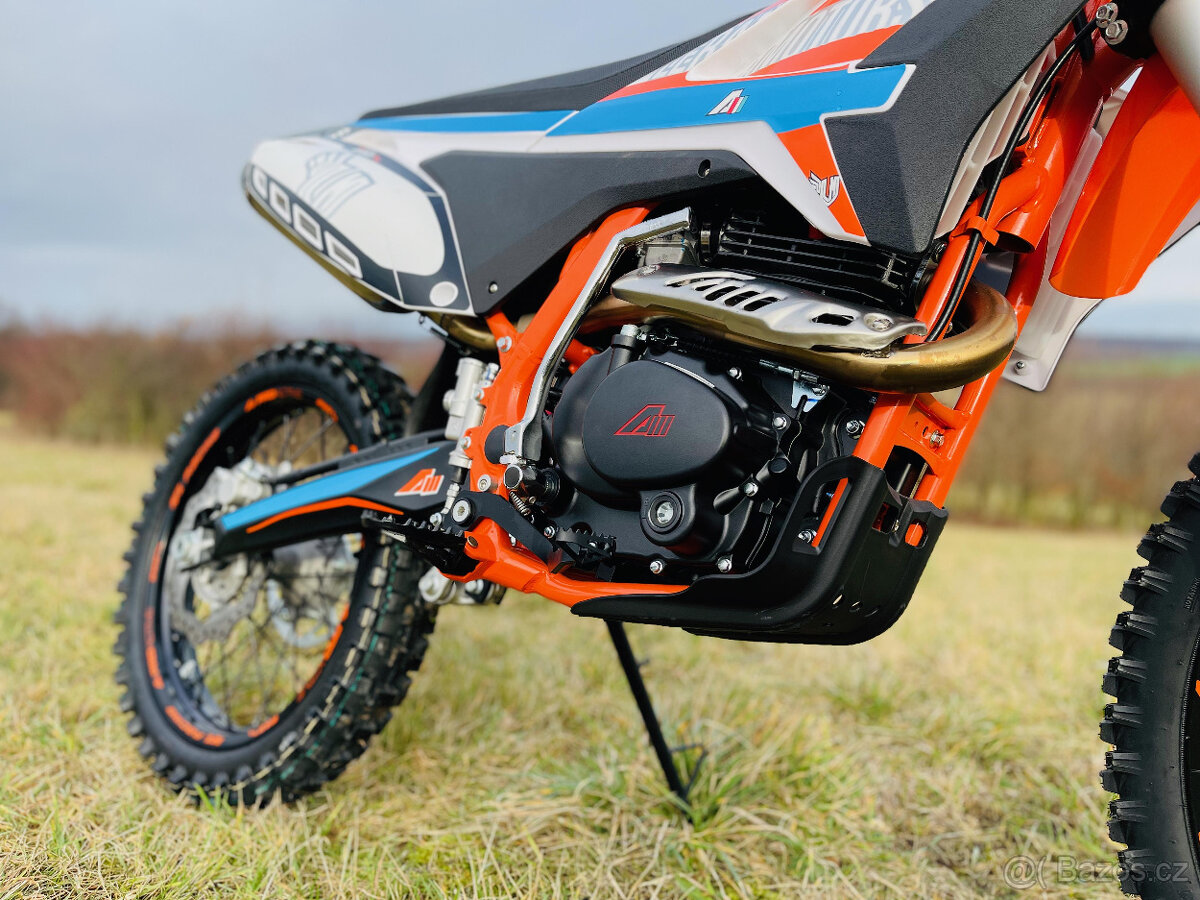 Pitbike Leramotors Thunder 250ccm, kola 21/18, oranžová