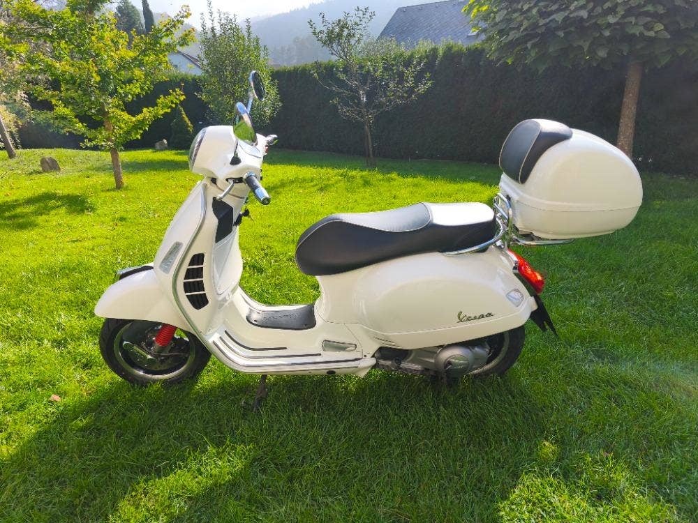 Vespa GTS 300 i.e. ABS Super (2017) plexi, kufr, digitál, po - 2