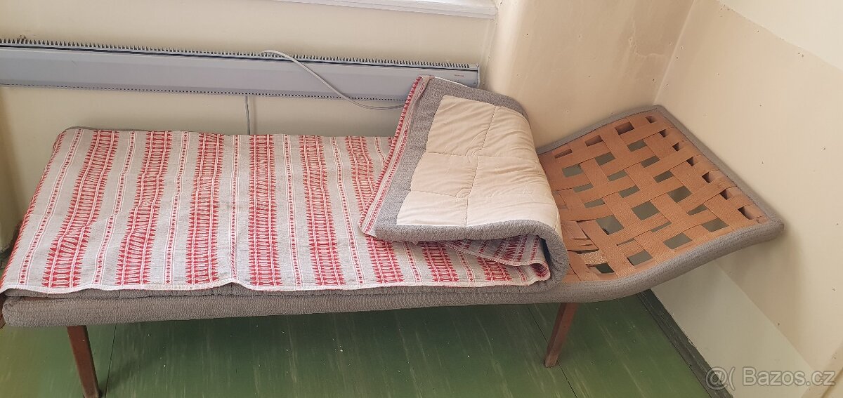 Stará pohovka - jednolůžko - 2