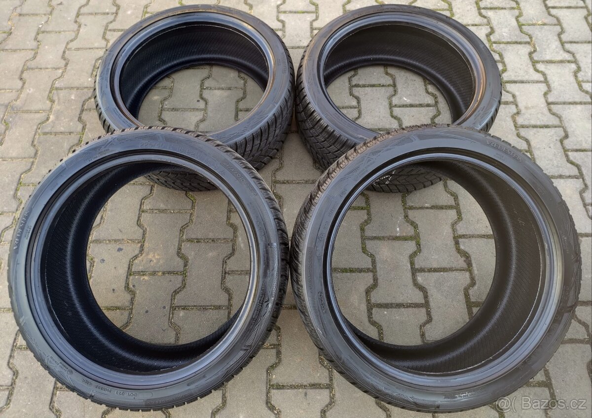 Sada zánovních zimních pneumatiky 225/40 R18 - 2