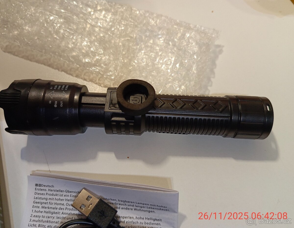 Taktická svítilna. - 2