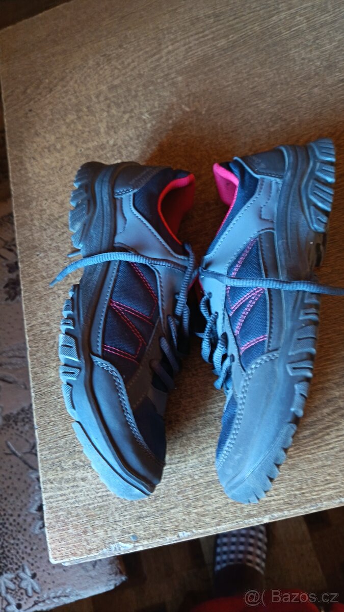 boty sportovní, nepromokavé Quechua vel.39 - 2