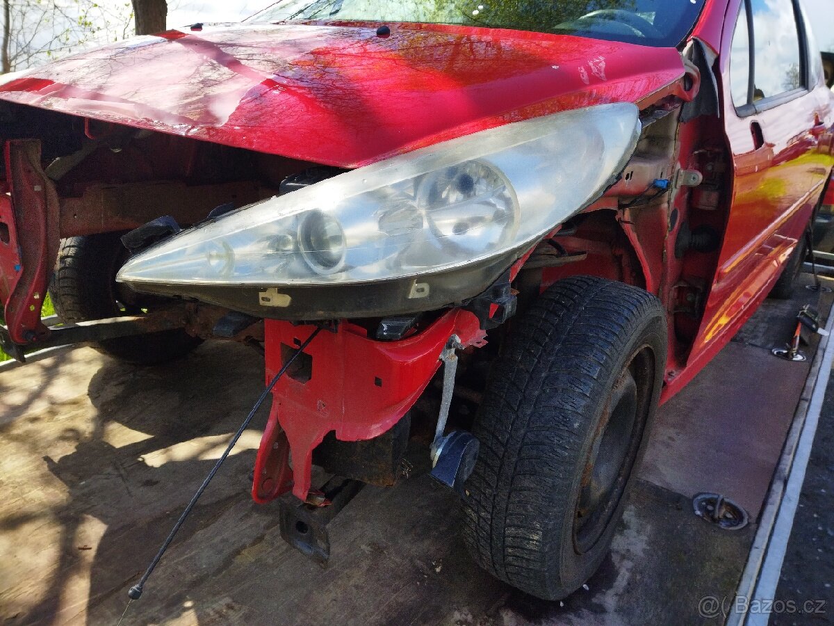 Prodám veškeré náhradní díly z Peugeot 207 - 2