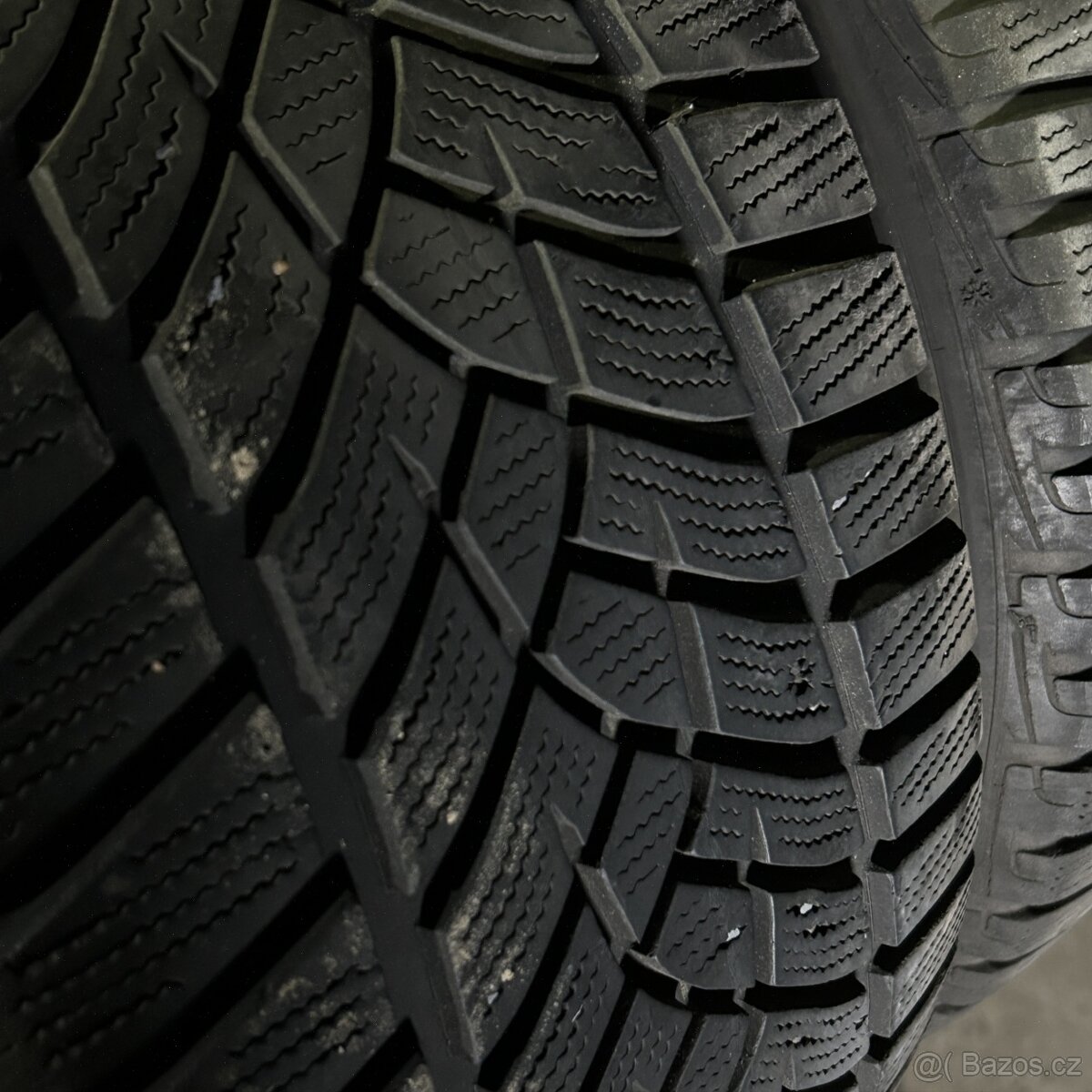 Zimní pneu 235/45 R18 98V Goodyear 6mm - 2