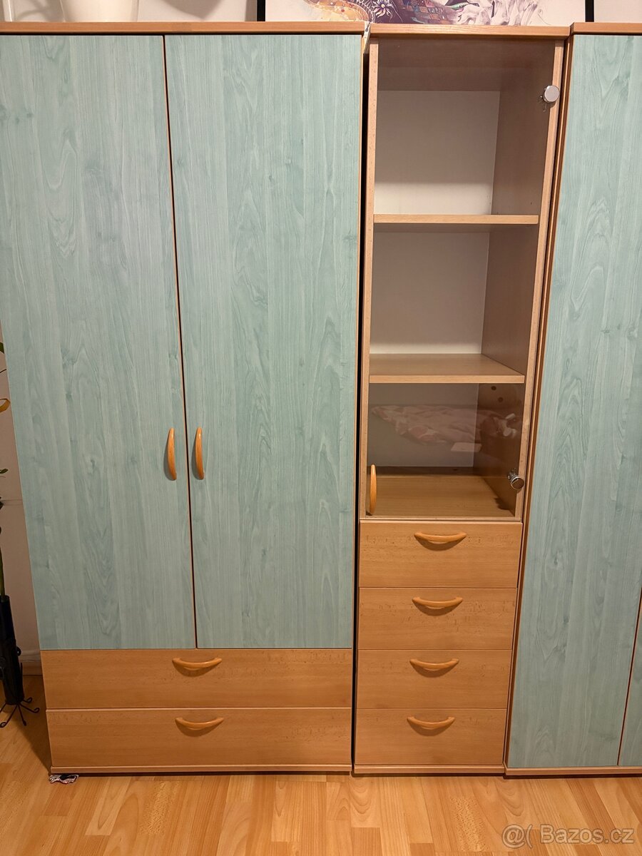 Šatní skříně + knihovna - 2