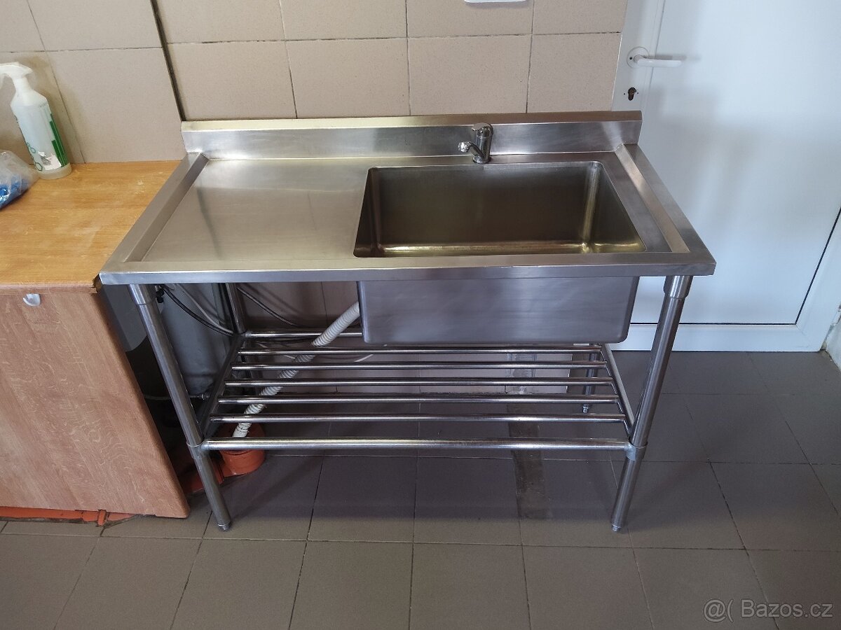 Nerezový stolek s dřezem - 2