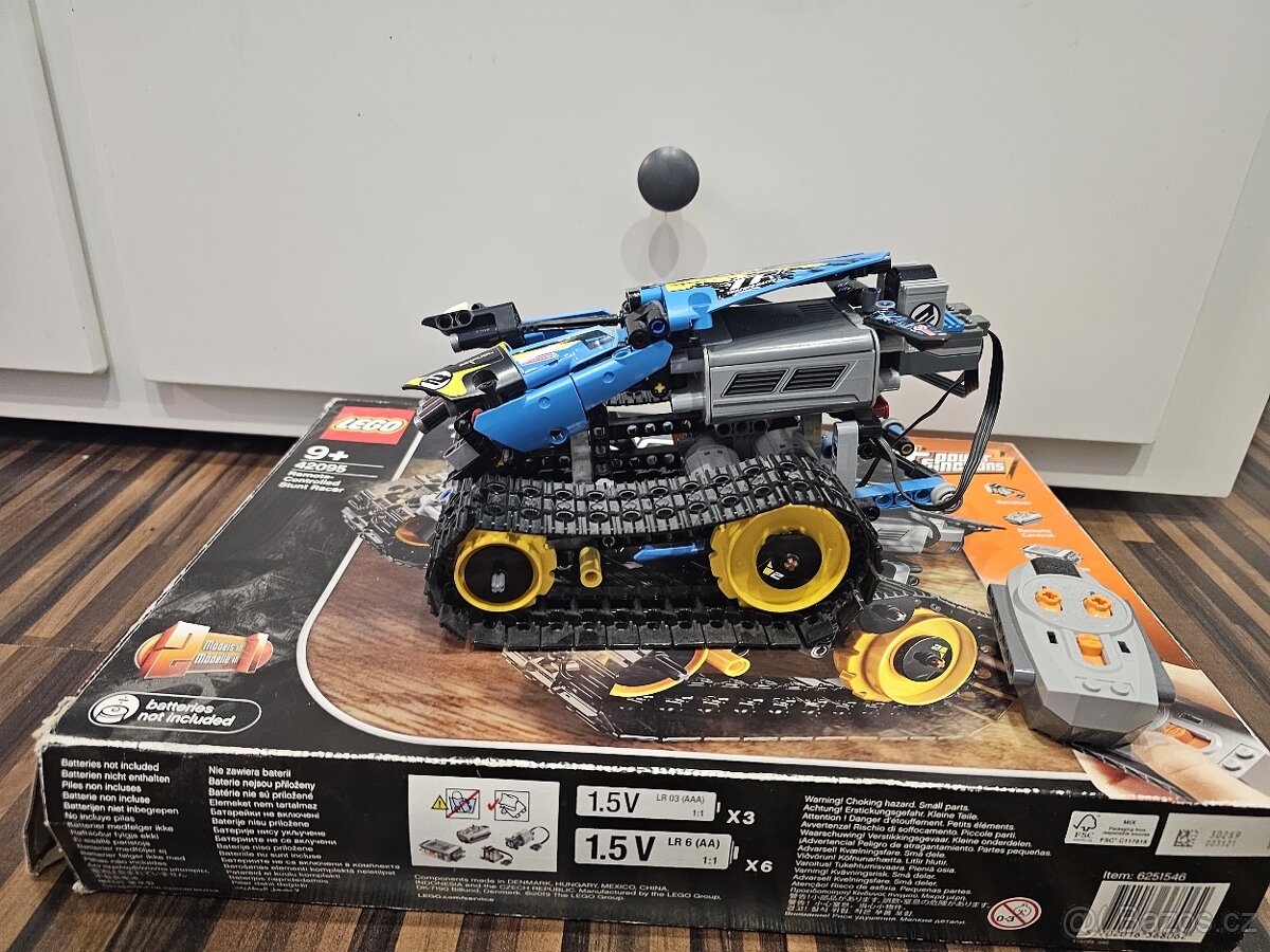 LEGO Technic 42095 – Pásové auto, originál, pár dílů chybí - 2