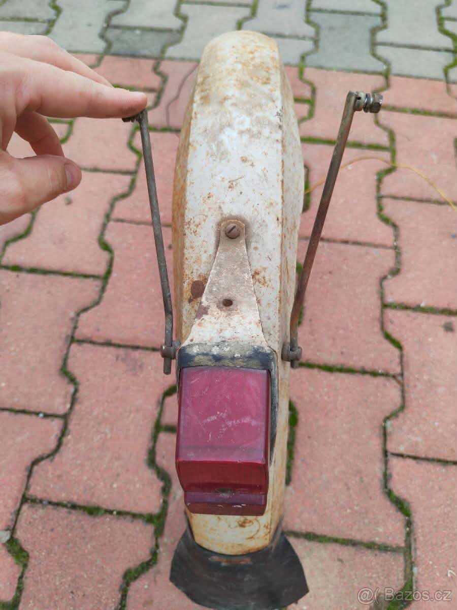 Babetta 207-zadní blatník se světlem - 2